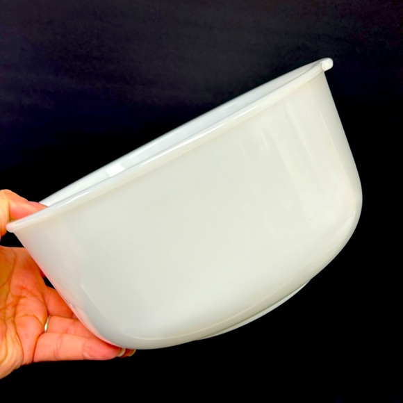 Vintage Glasbake for Sunbeam  milk glass 9.5 “mixing bowl Made in USA - Picture 2 of 5